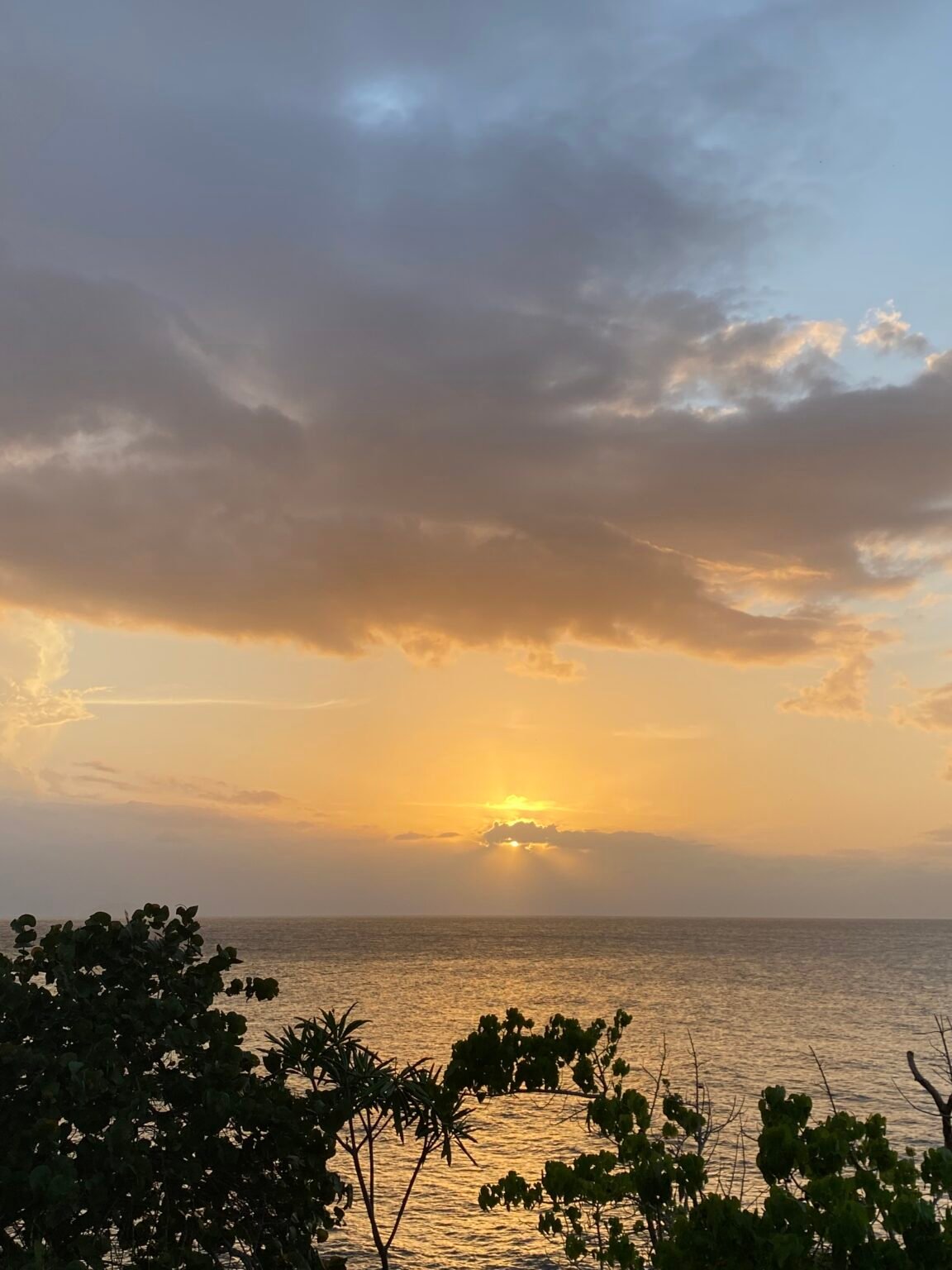 atardecer en rincon puerto rico, costa oeste