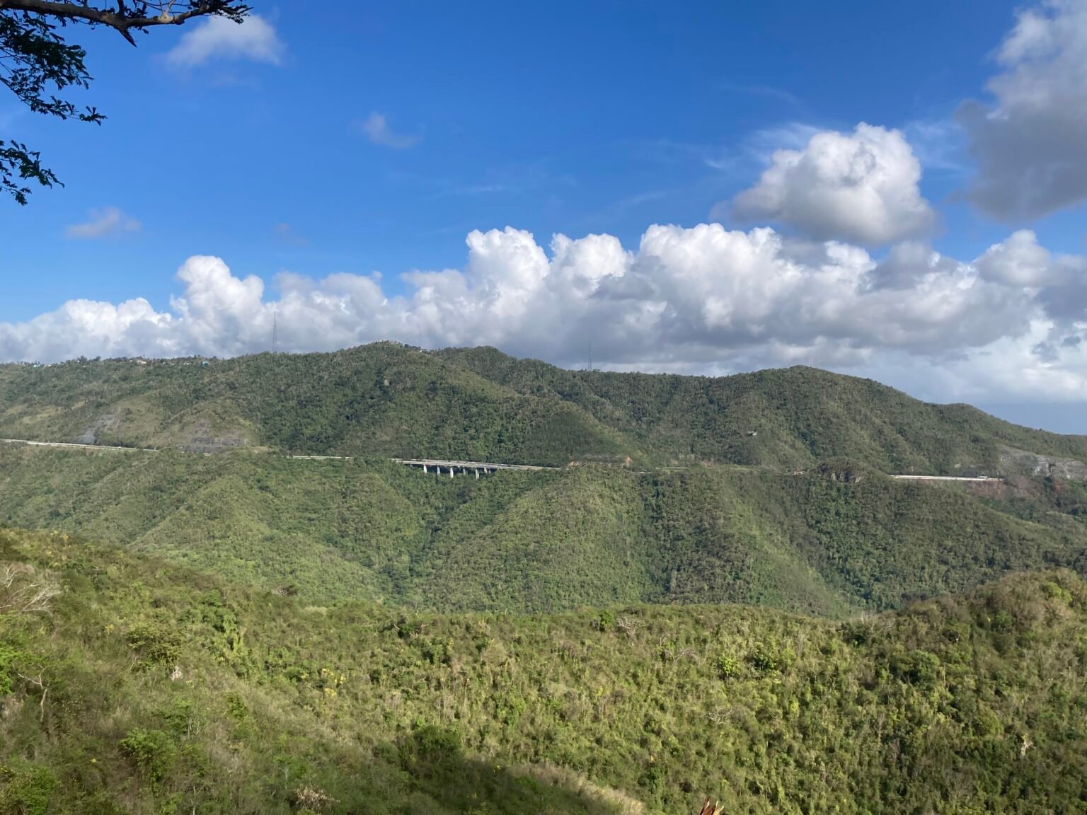 vista hacia la PR-52 Sur y la Cordillera Central