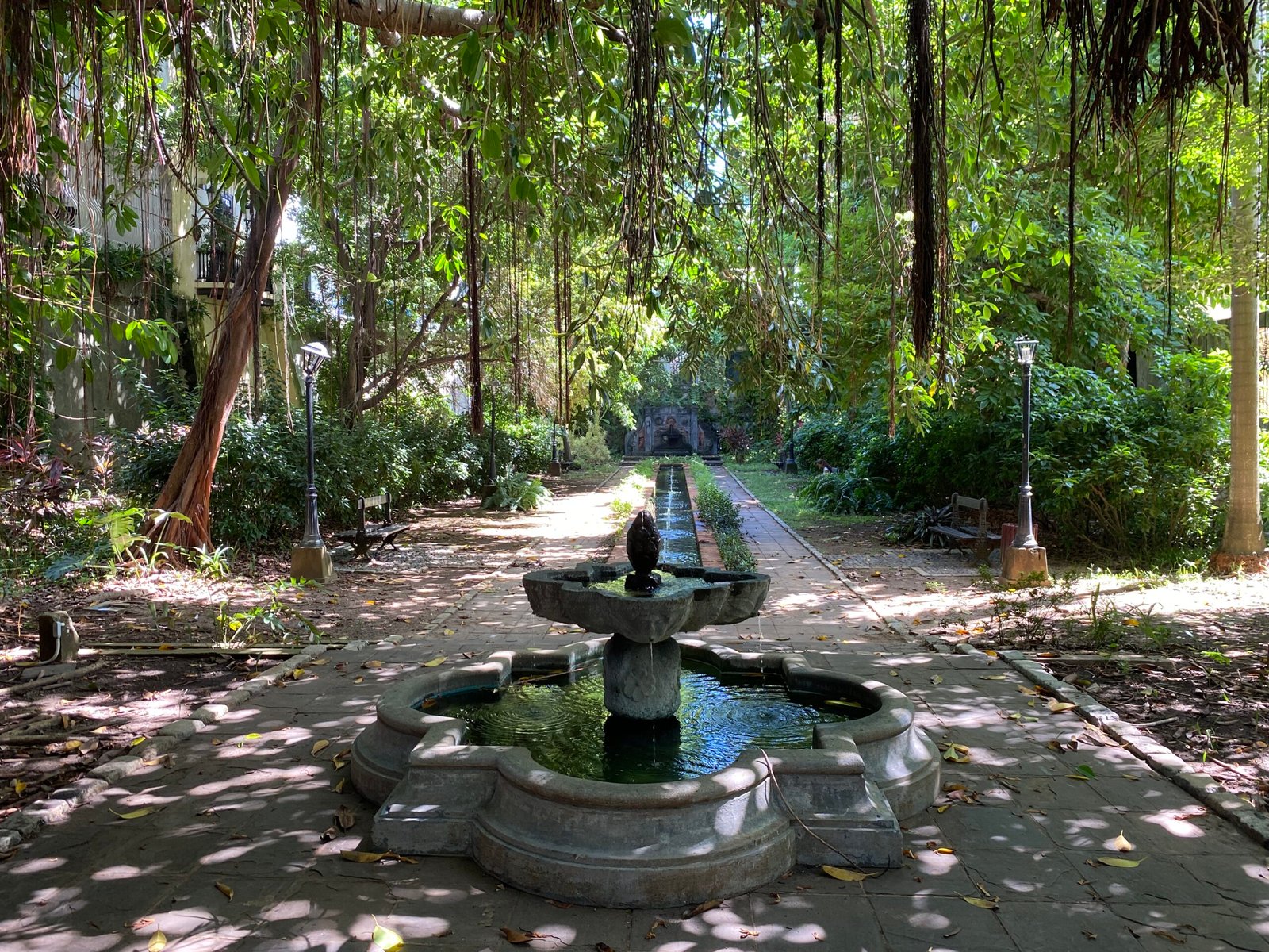 fuente y jardines del museo casablanca