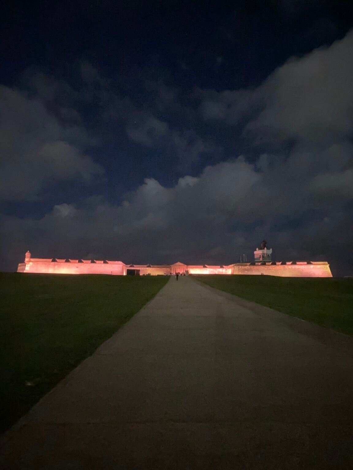 el castillo san felipe del morro de noche