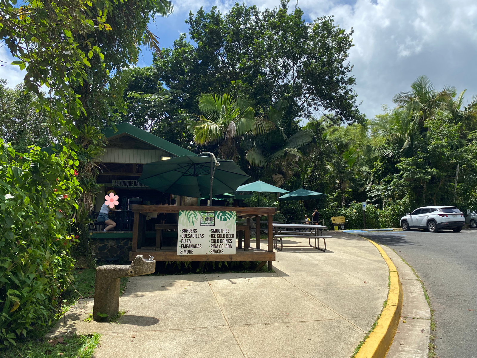 cafetería dentro de el yunque ubicada en la estación palma de sierra 