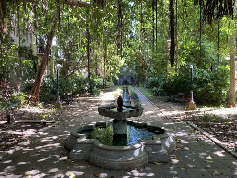 fuente y jardines del museo casablanca